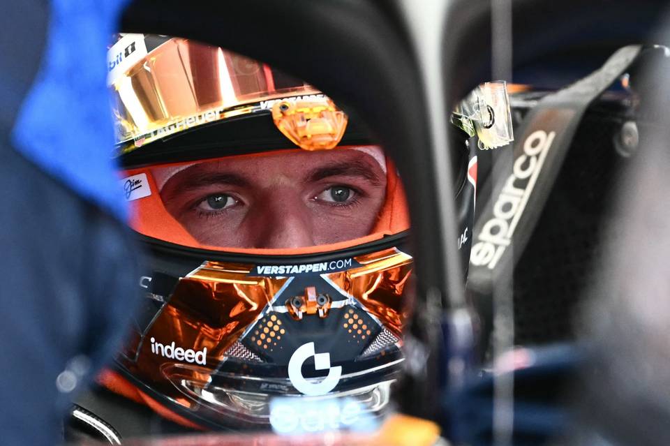 Max Verstappen varoittaa Britannian GP:n kynnyksellä: F1-autojen energia saattaa loppua kierroksen aikana Max Verstappen varoittaa Britannian GP:n kynnyksellä: F1-autojen energia saattaa loppua kierroksen aikana 1