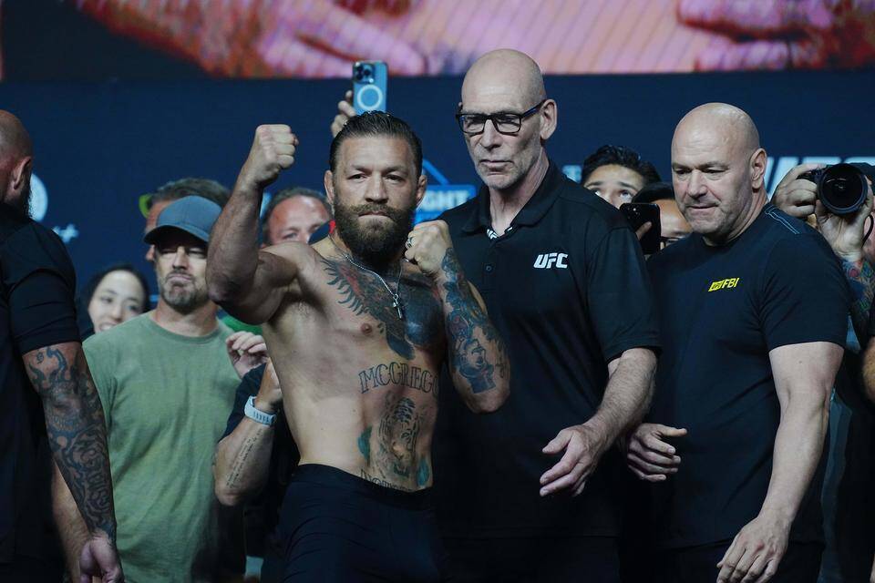 McGregorin paluu päättyi romahdukseen – Holloway voitti 69 sekunnissa. McGregorin paluu päättyi romahdukseen – Holloway voitti 69 sekunnissa. 1