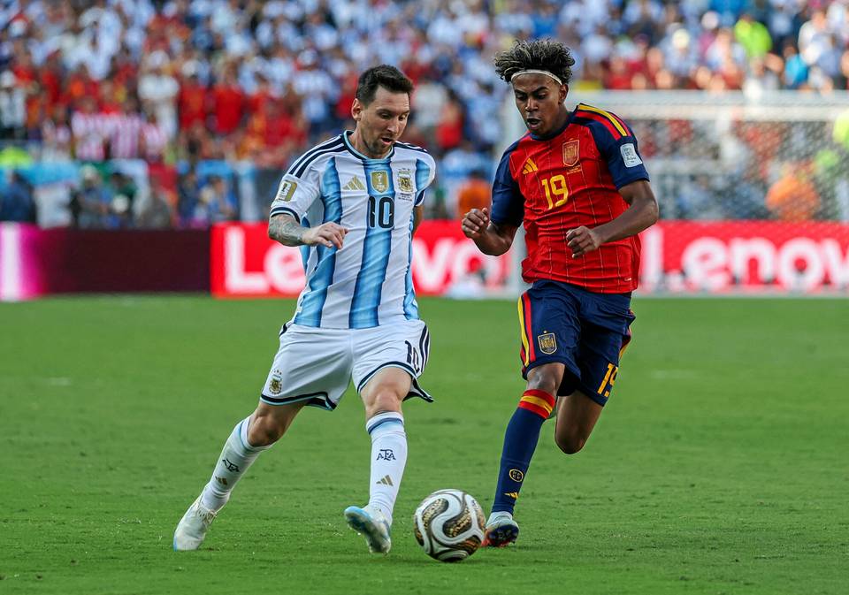 Messi neuvoi Yamalita MM-finaalin jälkeen, 19-vuotias tähti herkistyi Messi neuvoi Yamalita MM-finaalin jälkeen, 19-vuotias tähti herkistyi 2