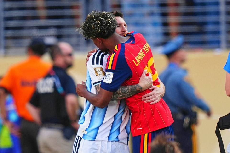 Messi neuvoi Yamalita MM-finaalin jälkeen, 19-vuotias tähti herkistyi Messi neuvoi Yamalita MM-finaalin jälkeen, 19-vuotias tähti herkistyi 1