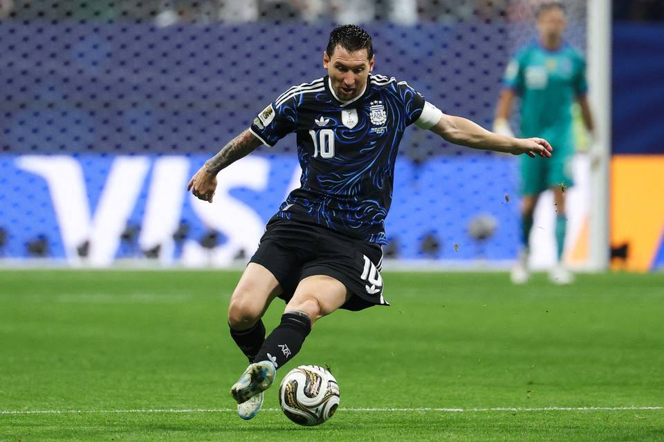 Messi oli lähellä liittyä Espanjan maajoukkueeseen – vanha VHS-nauha sai aikaan uskomattoman tapahtumaketjun. Messi oli lähellä liittyä Espanjan maajoukkueeseen – vanha VHS-nauha sai aikaan uskomattoman tapahtumaketjun. 1