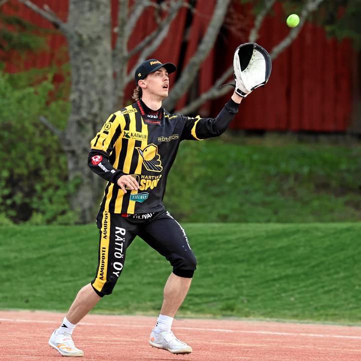Miten menee miesten Superpesiksessä? | Runkosarjassa jäljellä vain hopeamitalit, lyöjälegendan paluuta odotetaan innokkaasti. Miten menee miesten Superpesiksessä? | Runkosarjassa jäljellä vain hopeamitalit, lyöjälegendan paluuta odotetaan innokkaasti. 3