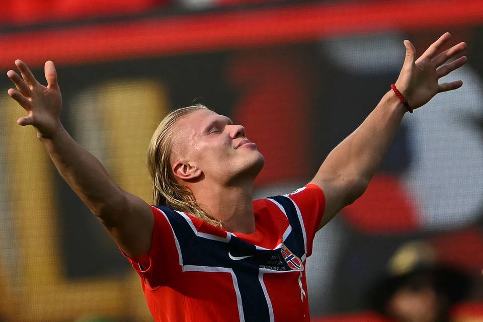 MM-jalkapallo on tuonut esiin merkittävän ongelman Suomessa – miksi Kielitoimisto ei reagoi tilanteeseen? MM-jalkapallo on tuonut esiin merkittävän ongelman Suomessa – miksi Kielitoimisto ei reagoi tilanteeseen? 1