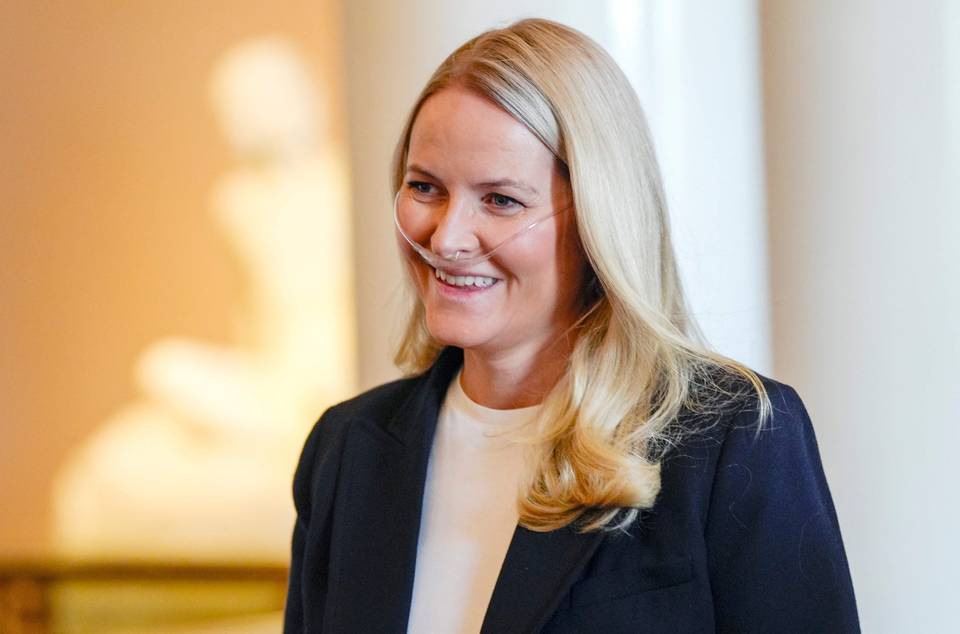 Norjan kruununprinsessa Mette-Marit on poistunut sairaalasta. Norjan kruununprinsessa Mette-Marit on poistunut sairaalasta. 1