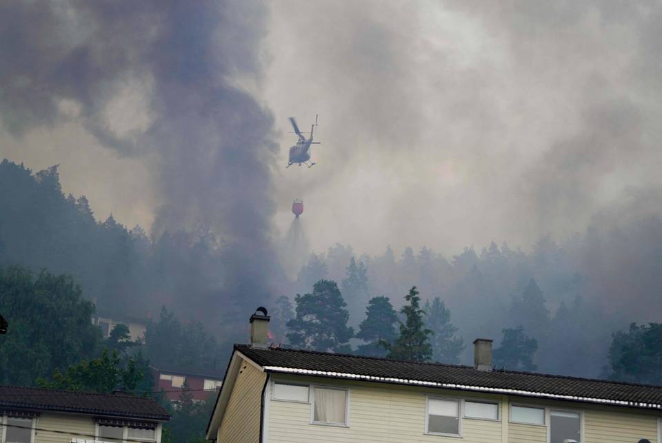 Norjan poliisin mukaan Drammenissa tapahtunutta suurpaloa ei ole yhä saatu sammutettua. Norjan poliisin mukaan Drammenissa tapahtunutta suurpaloa ei ole yhä saatu sammutettua. 1
