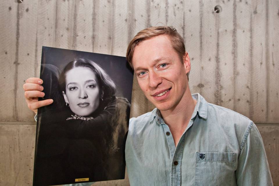 Näyttelijät Elsa Saisio ja Timo Välisaari solmivat avioliiton. 2