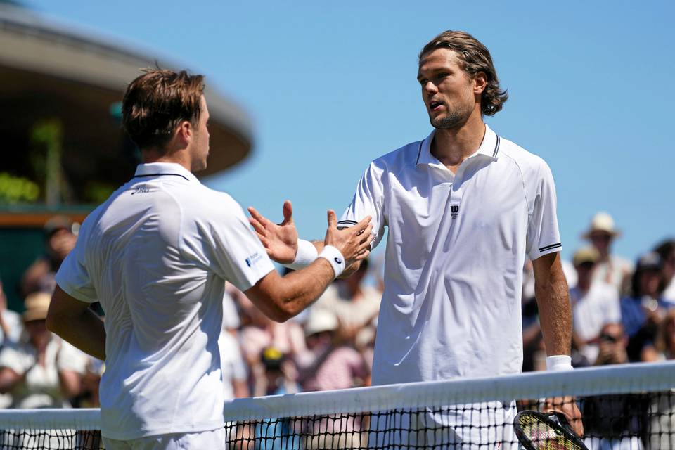 Otto Virtasen voittanut Arthur Fery aiheutti hämmennystä Wimbledonissa – ottelu keskeytettiin ratkaisevissa vaiheissa. Otto Virtasen voittanut Arthur Fery aiheutti hämmennystä Wimbledonissa – ottelu keskeytettiin ratkaisevissa vaiheissa. 2