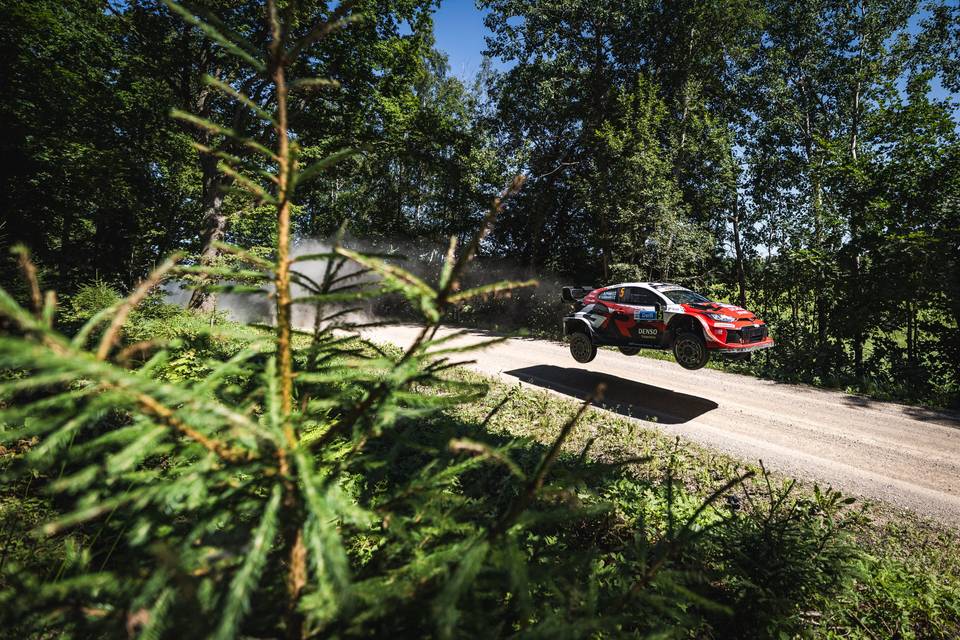 Pajari vauhdikkaana Viron MM-rallissa – jo yhdeksäs pohja-aika saavutettu Pajari vauhdikkaana Viron MM-rallissa – jo yhdeksäs pohja-aika saavutettu 1