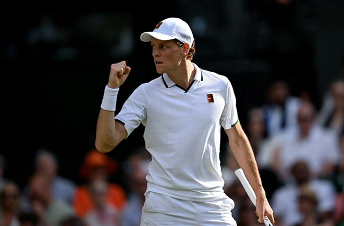 Paluun tehnyt Sinner puolustaa Wimbledonin titteliään voittamalla Zverevin niukasti. 1