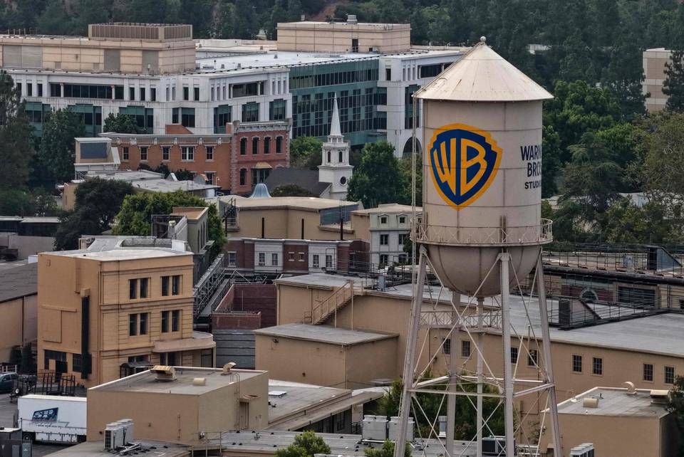 Paramount hyväksyi Warner Brosin suurkaupan siirtämisen myöhempään ajankohtaan. Paramount hyväksyi Warner Brosin suurkaupan siirtämisen myöhempään ajankohtaan. 1