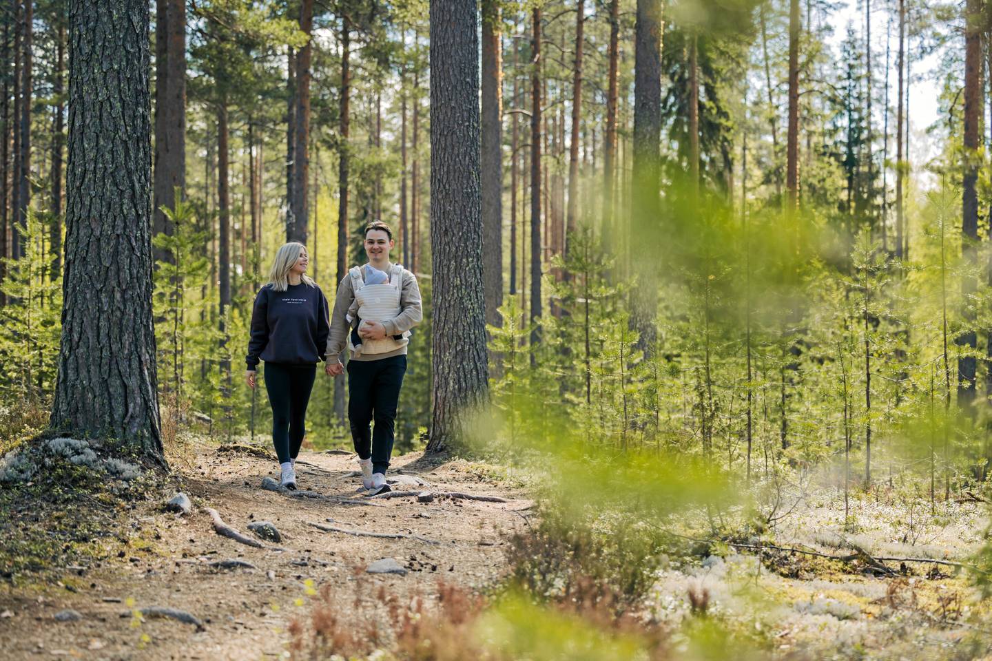 Pienet lapset voivat etääntyä luonnosta vanhempien huolien vuoksi – näin voit lisätä luontoaltistusta päivittäisiin rutiineihin. Pienet lapset voivat etääntyä luonnosta vanhempien huolien vuoksi – näin voit lisätä luontoaltistusta päivittäisiin rutiineihin. 1
