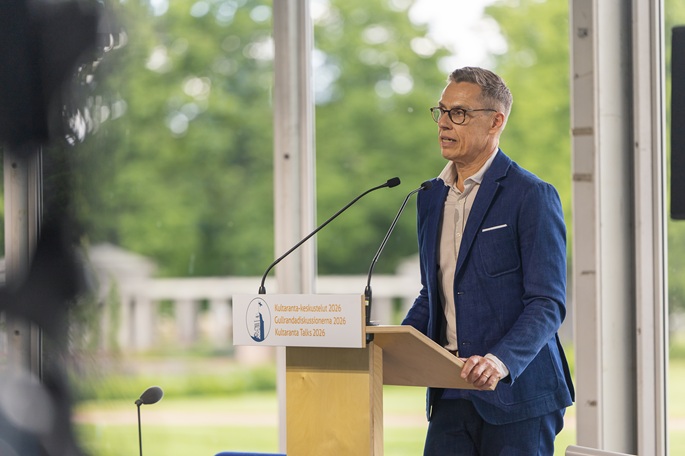 Pääministeri osallistuu Naton huippukokoukseen Ankariin. 1
