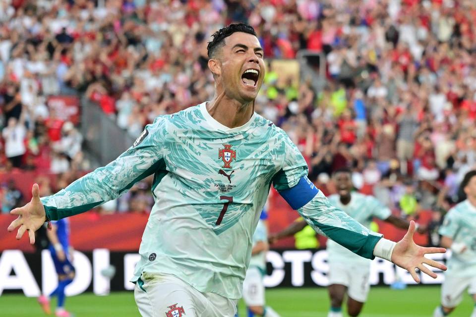 Portugali ja Espanja kohtaavat MM-kisojen ratkaisevassa ottelussa – tässä joukkueet Portugali ja Espanja kohtaavat MM-kisojen ratkaisevassa ottelussa – tässä joukkueet 1