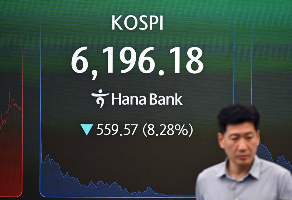 Pörssit merkittävässä laskussa Japanissa ja Etelä-Koreassa 1