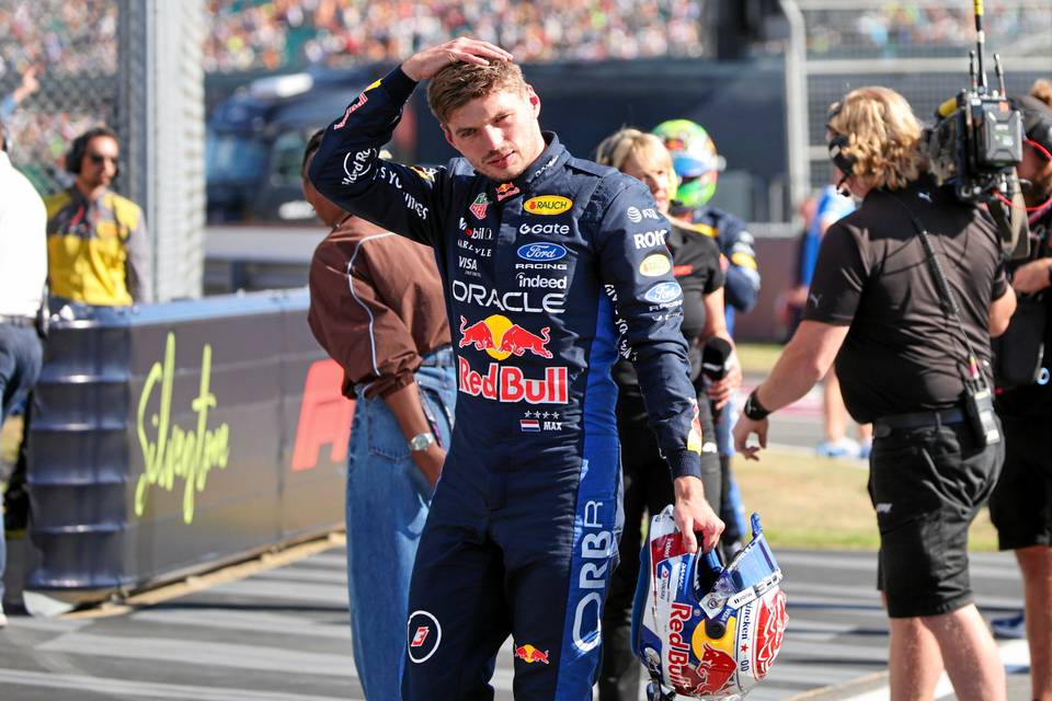 Red Bullin äärimmäinen toimenpide? Talli harkitsee voimakasta ratkaisua Max Verstappenin tukemiseksi. Red Bullin äärimmäinen toimenpide? Talli harkitsee voimakasta ratkaisua Max Verstappenin tukemiseksi. 1