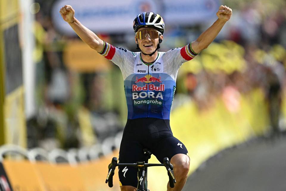 Remco Evenepoel kasvoi jalkapallon lupaavasta nuoresta kyvystä pyöräilymaailman tähdeksi. Remco Evenepoel kasvoi jalkapallon lupaavasta nuoresta kyvystä pyöräilymaailman tähdeksi. 1