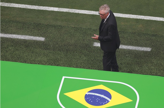Romario toteaa, että Ancelotti on vaihdettava. Romario toteaa, että Ancelotti on vaihdettava. 1