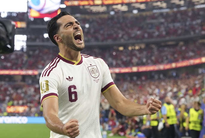 Ronaldon MM-matka päättyy, kun Espanja varmistaa neljännesfinaalipaikan voitolla Portugalista. Ronaldon MM-matka päättyy, kun Espanja varmistaa neljännesfinaalipaikan voitolla Portugalista. 2