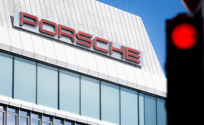 Saksalainen urheiluautovalmistaja Porsche vähentää jälleen 5 000 työpaikkaa. 1