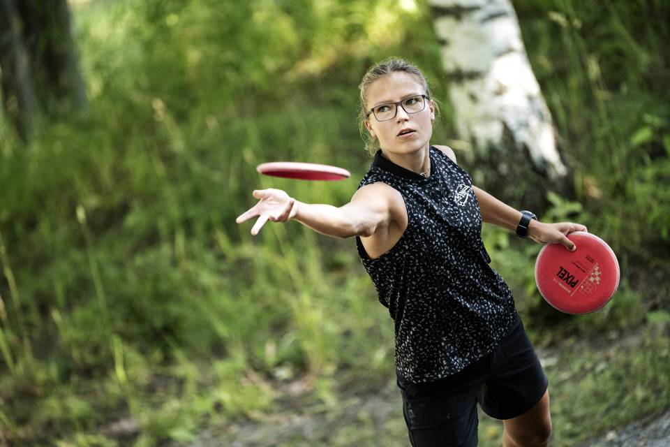 Silva Saarinen voitti Yhdysvaltojen mestaruuden päätöskierroksen heittojen ansiosta. Silva Saarinen voitti Yhdysvaltojen mestaruuden päätöskierroksen heittojen ansiosta. 1
