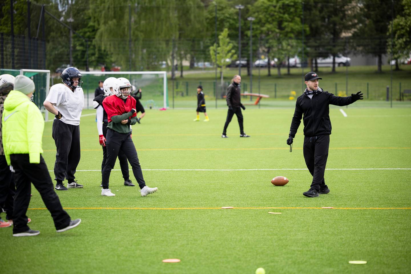 Steelersin naisten joukkue voitti divarimestaruuden huolimatta pelaajapulasta. Steelersin naisten joukkue voitti divarimestaruuden huolimatta pelaajapulasta. 1