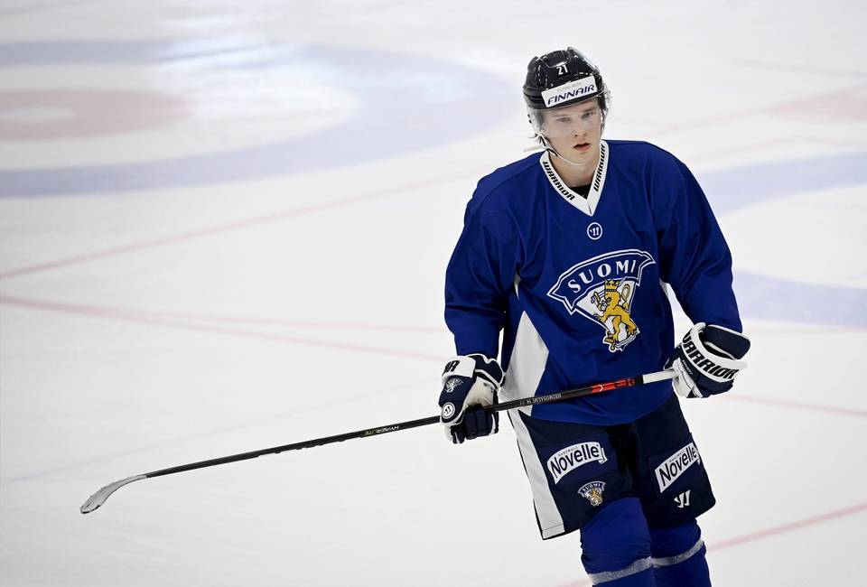 Suomalaispelaajalle sopimus NHL:n mestarijoukkueen kanssa Suomalaispelaajalle sopimus NHL:n mestarijoukkueen kanssa 1