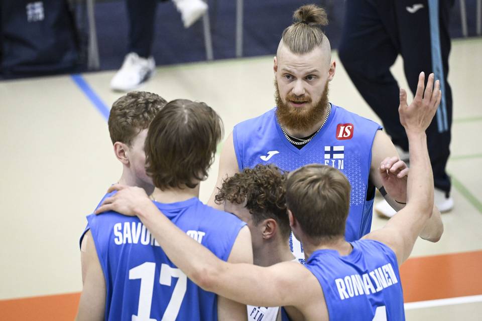 Suomen lentopallomiesten EM-valmistautumiseen osallistuu 16 pelaajaa – Joonas Jokela liittyy joukkueeseen. 1
