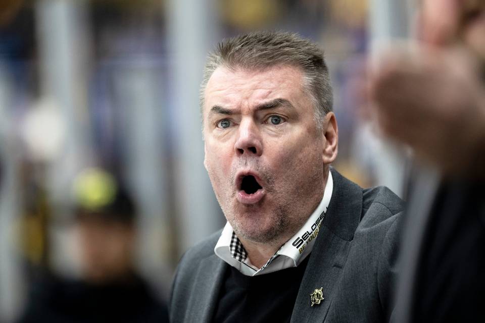 Suomi teki historiaa – Raimo Helmisen valmentama joukkue voitti finaalissa ylivoimaisesti. Suomi teki historiaa – Raimo Helmisen valmentama joukkue voitti finaalissa ylivoimaisesti. 1