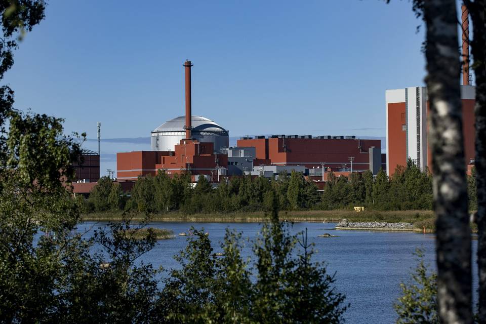 Teollisuuden Voima solmi uuden sopimuksen Olkiluoto 3:n ydinpolttoaineesta ranskalaisen yrityksen kanssa. Teollisuuden Voima solmi uuden sopimuksen Olkiluoto 3:n ydinpolttoaineesta ranskalaisen yrityksen kanssa. 1