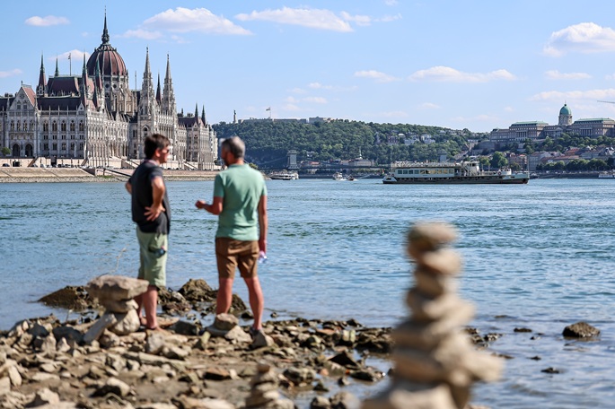 Tonavan vedenpinta saavuttaa ennätysalhaisen tason Budapestissa. 1