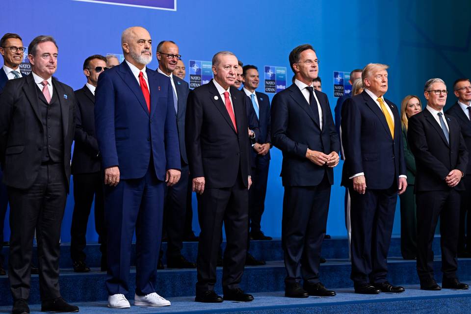 Trump aloitti Naton huippukokouksen kiistanalaisissa merkeissä. Trump aloitti Naton huippukokouksen kiistanalaisissa merkeissä. 1