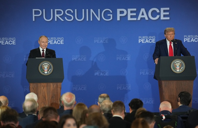 Trump ja Putin keskustelevat puhelimitse Ukrainasta ja kaksipuolisista suhteista. 1