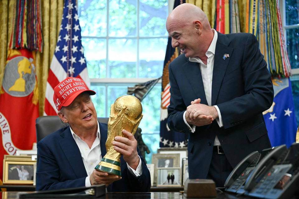 Trump keskusteli Infantinon kanssa punaisesta kortista, Fifa siirsi yhdysvaltalaispelaajan pelikieltoa. 1