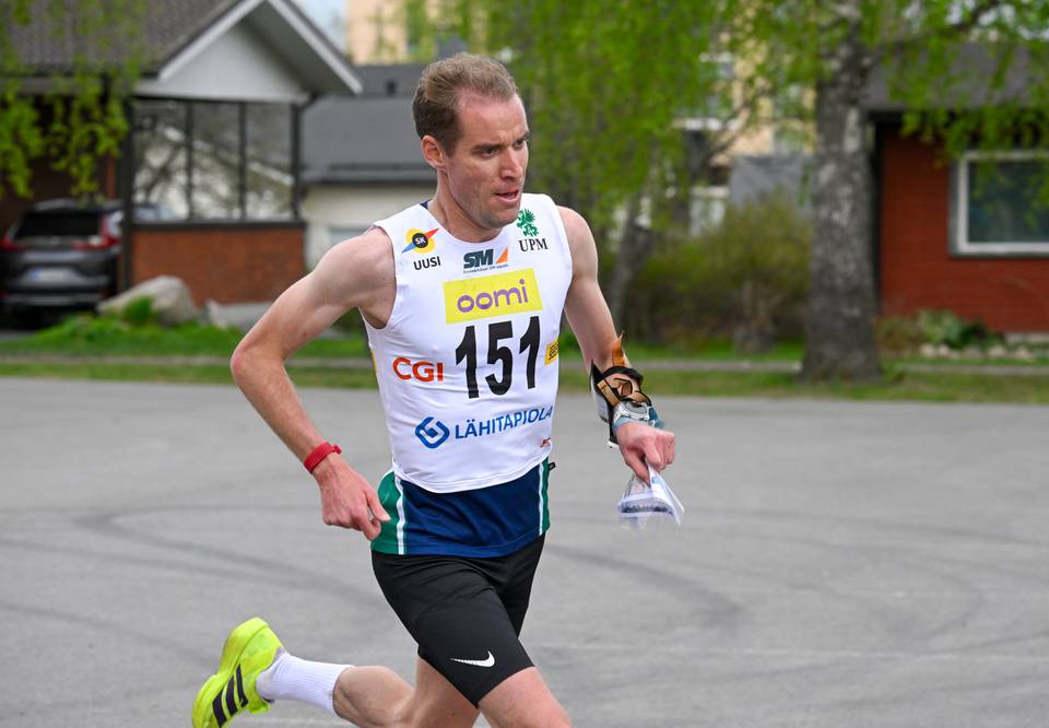 Tuomas Heikkilä saavutti MM-pronssia sprinttisuunnistuksessa, naisissa Sveitsin Simona Aebersold oli selkeä voittaja. 1