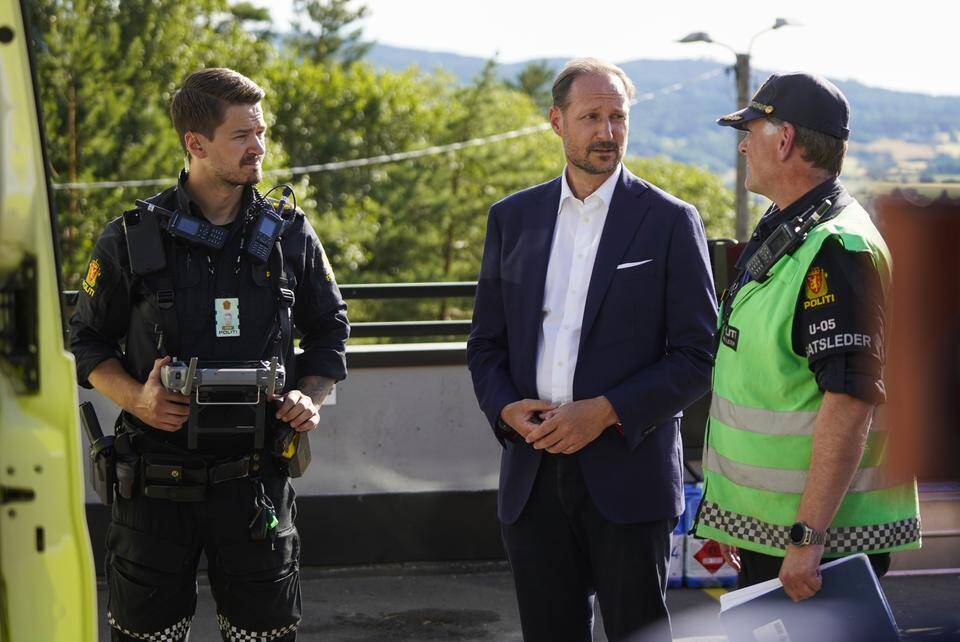 VG: Kruununprinssi Haakon Norjan tuhoisasta tulipalosta: "On suuri onni, ettei kukaan saanut surmansa" VG: Kruununprinssi Haakon Norjan tuhoisasta tulipalosta: "On suuri onni, ettei kukaan saanut surmansa" 1
