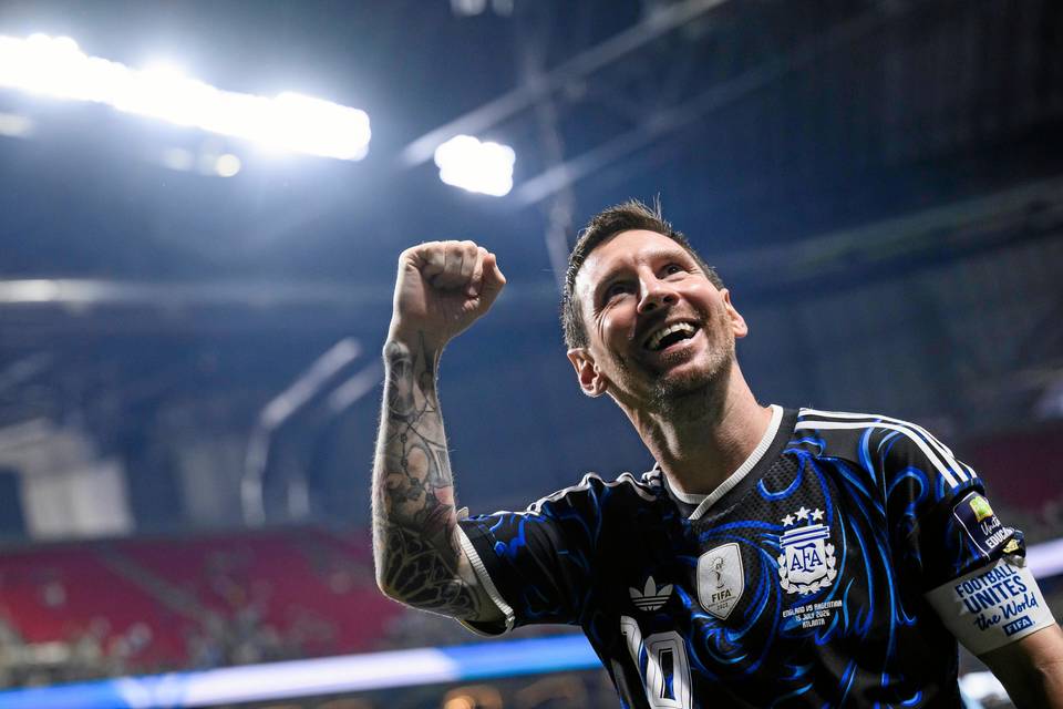 "Viimeinen tanssi" – Lionel Messi viittasi uransa lopettamiseen ennen MM-finaalia. "Viimeinen tanssi" – Lionel Messi viittasi uransa lopettamiseen ennen MM-finaalia. 1