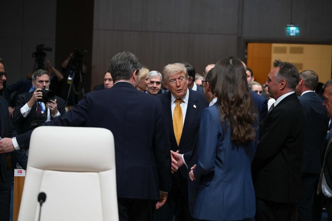 Yhdysvaltain joukot iskevät jälleen Iraniin, Trump ehdottaa merisaartoa. 1