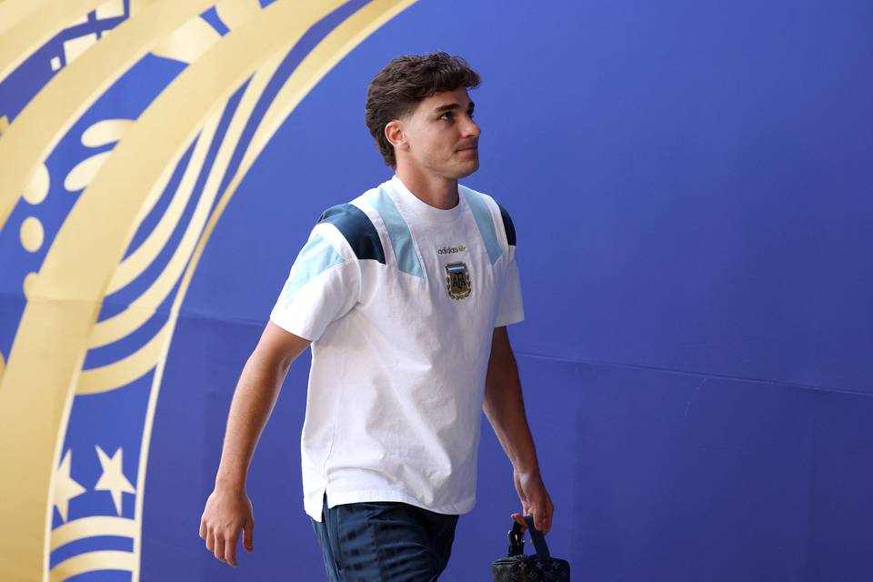 Atleticon johto vahvistaa, että Julian Alvarez ei ole siirtymässä muualle. 1