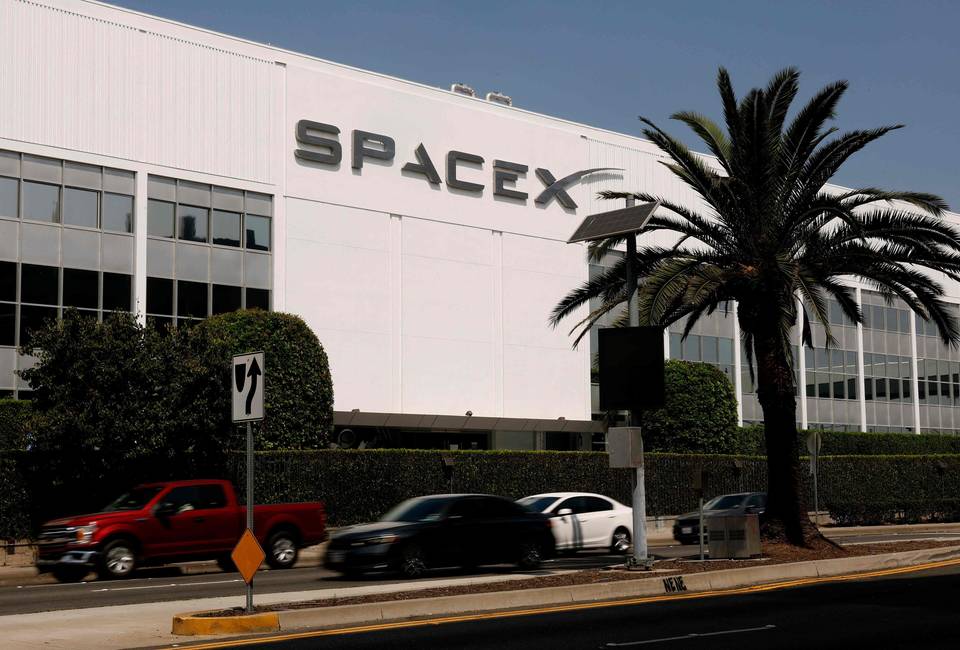 Avaruusalusyritys SpaceX:n tulot ylittivät ennusteet. Avaruusalusyritys SpaceX:n tulot ylittivät ennusteet. 1