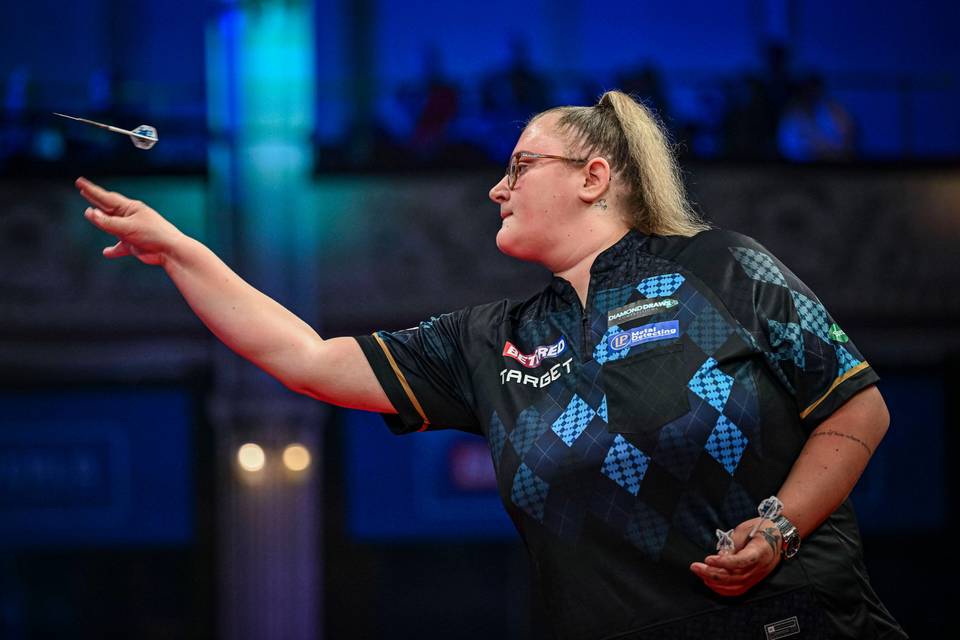 Beau Greaves tekee historiaa ensimmäisenä naisena dartsin European Tourilla – Luke Littlerin rinnalla lajin merkittäviä tähtiä 2