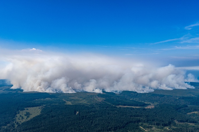 Belgiassa metsäpalo tuhoaa 3 000 hehtaaria, kun useat kuumat paikat pysyvät aktiivisina. 1