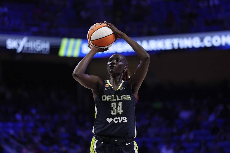 Dallas Wings teki historiaa ja varmisti paikan pudotuspeleissä – Awak Kuier loisti kentällä 1