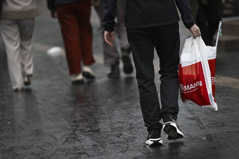 Dollarstore vaikutti jälleen negatiivisesti Tokmannin tulokseen, mutta liikevaihto kasvoi. Dollarstore vaikutti jälleen negatiivisesti Tokmannin tulokseen, mutta liikevaihto kasvoi. 1