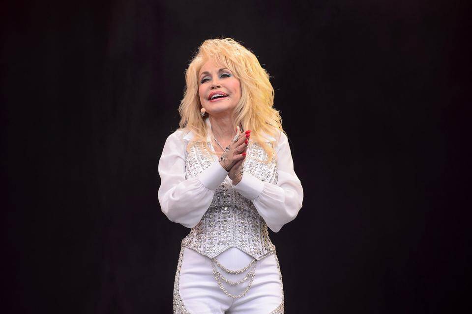 Dolly Parton on menehtynyt. Dolly Parton on menehtynyt. 1