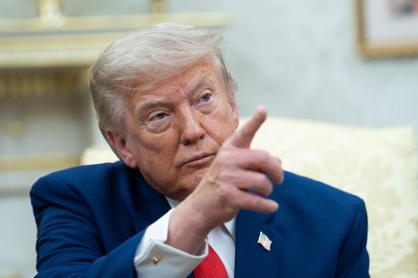 Donald Trump uhkasi Kanadaa jääkiekkomailoilla – kiusallinen yksityiskohta paljastui 1