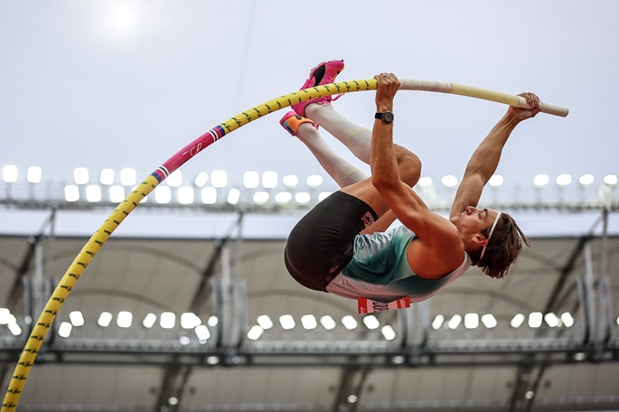 Duplantis voittaa neljännen peräkkäisen Euroopan mestaruuden ja rikkoo kilpailun ennätyksen. Duplantis voittaa neljännen peräkkäisen Euroopan mestaruuden ja rikkoo kilpailun ennätyksen. 1