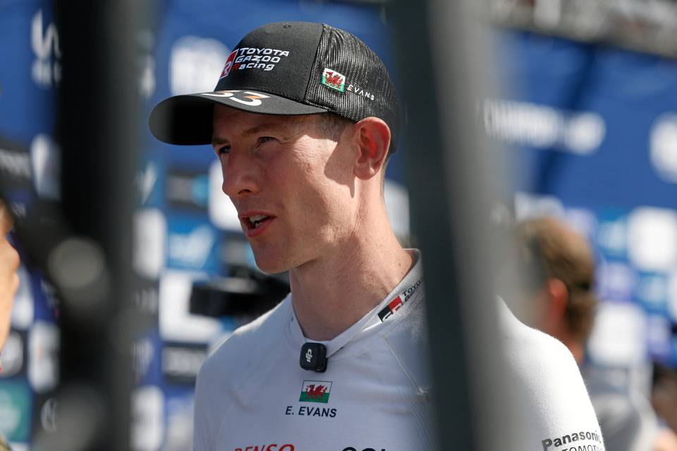 Elfyn Evansin Toyotan katto-onnettomuus päättyi huoltoon – video esittelee katsojien vaikuttavan tuen Elfyn Evansin Toyotan katto-onnettomuus päättyi huoltoon – video esittelee katsojien vaikuttavan tuen 5
