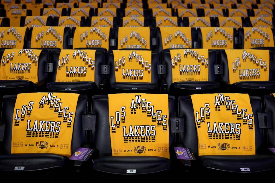 ESPN: Ikimuistoinen NBA-joukkue myytiin ennätyshintaan – ostajana Trumpin vävyn sukulainen 1