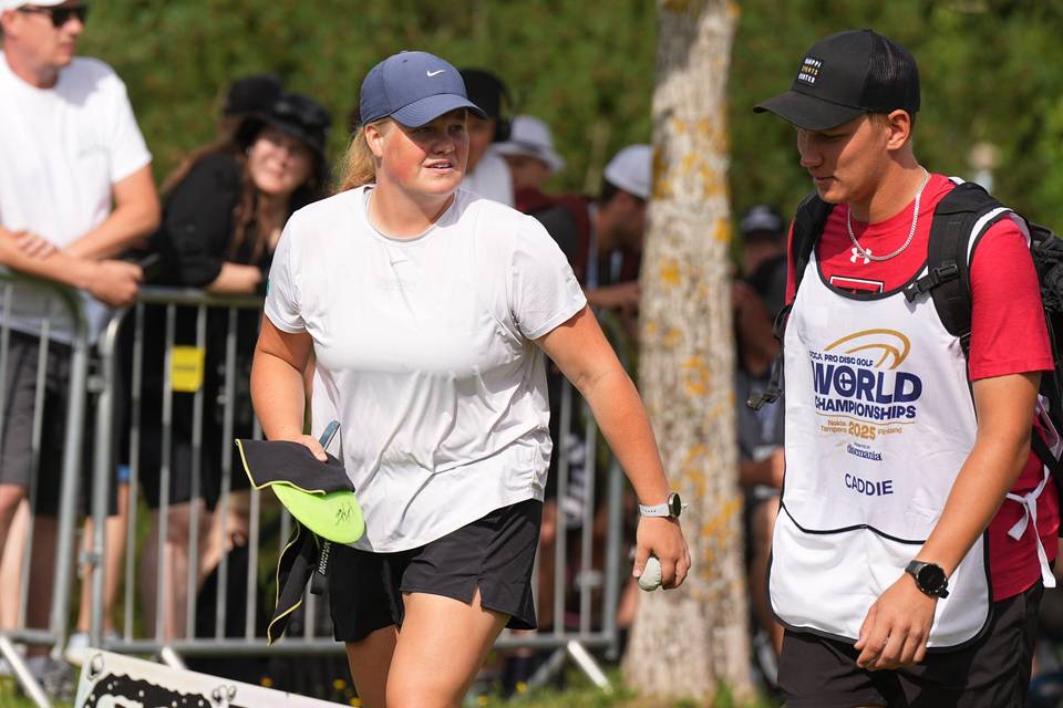 Eveliina Salonen extends lead at disc golf world championships 1