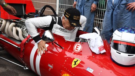 Jean Alesi kolaroi miljoonien euron Ferrari 312:n Monacossa 2 Jean Alesi kolaroi miljoonien euron Ferrari 312:n Monacossa 1